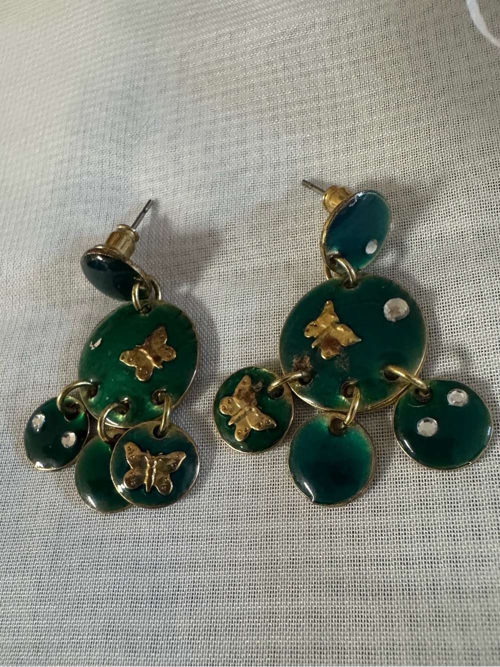 🦋 Green Enamel Golden Butterfly Drop Earrings - NWT comes with/in mesh pouch.